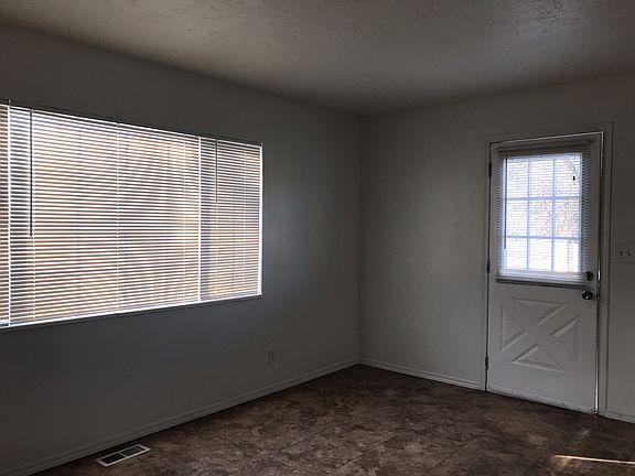 Large Kitchen with dinning room space