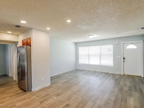 3rd image of 3203 NE 10th Ave