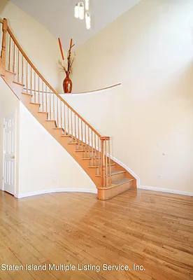 Sold by Remax Edge | media 4
