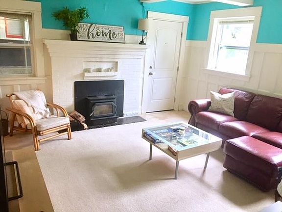 4th image of 108 NE 43rd St #104