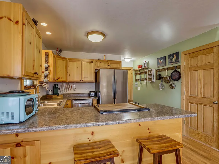 565 Ross Ridge Rd — Photo 3