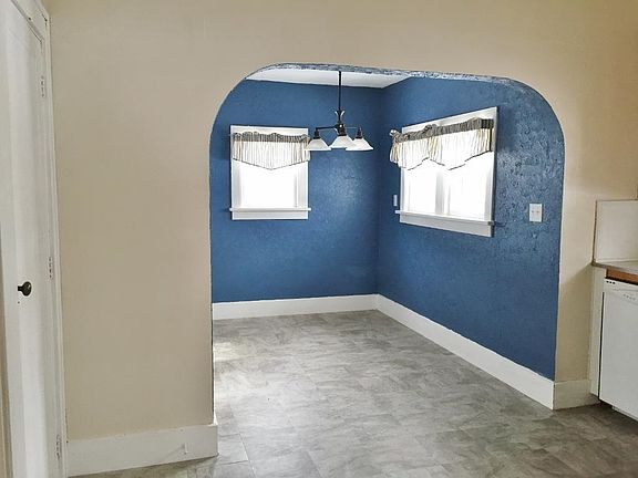 5th image of 414 Lewis St