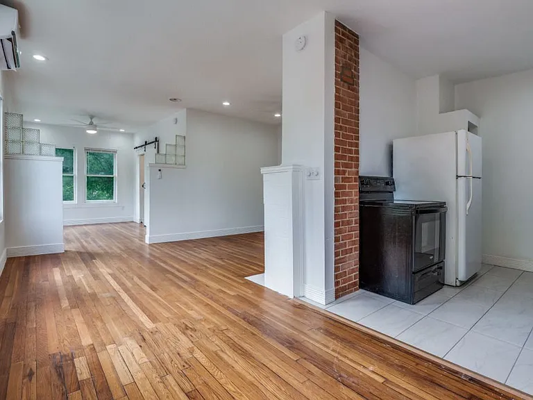 5211 Worth St — Photo 5