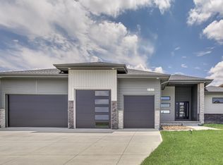 21059 Joseph St, Elkhorn, NE 68022