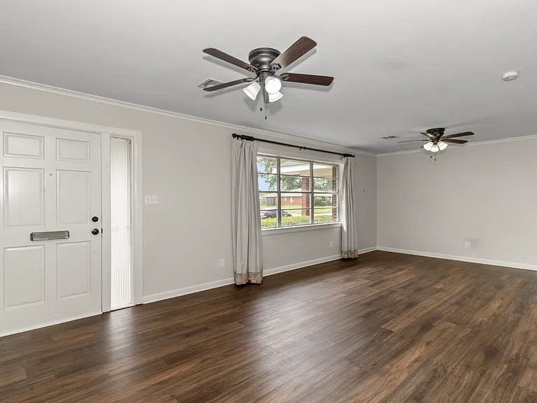 2051 Lovers Ln — Photo 9