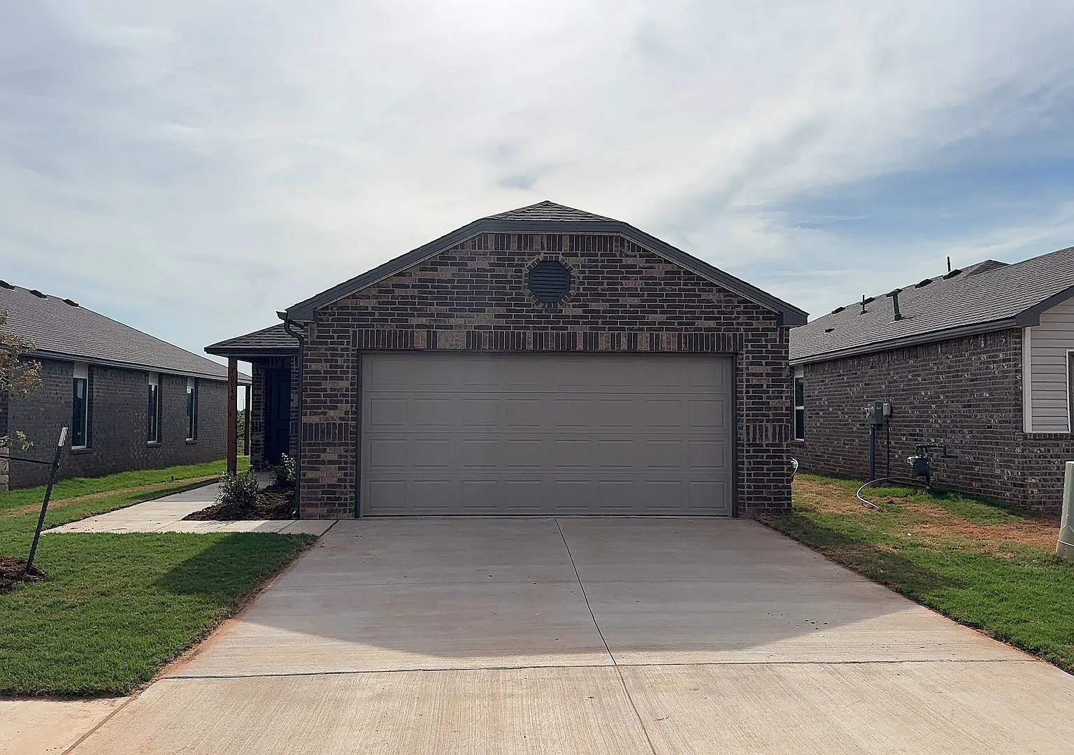 Brand New Beautiful and Spacious 3 Bedroom 2 Bathroom Home in Yukon Public Schools — Photo 2