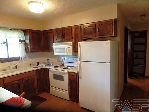 2nd image of 5805 W Essex Dr