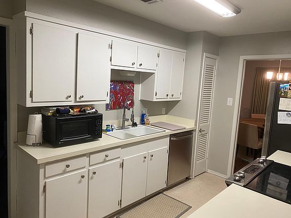 5th image of 805 Blue Lake Dr