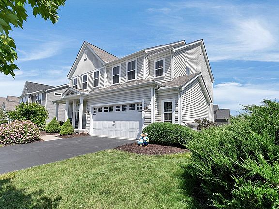 2nd image of 7123 Beachwood Way