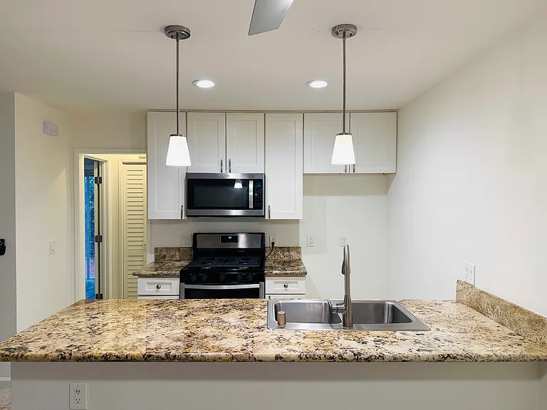 369 Avocado St — Photo 2