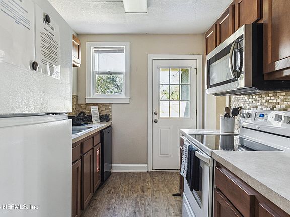 5th image of 4839 APPLETON Avenue