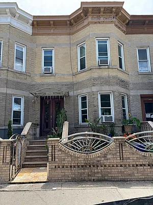 Sold by Parkview Realty NY Inc. | media 1