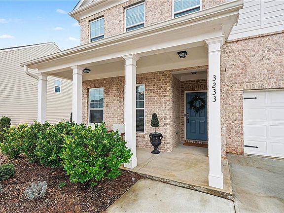 3rd image of 3233 Lowell Rd