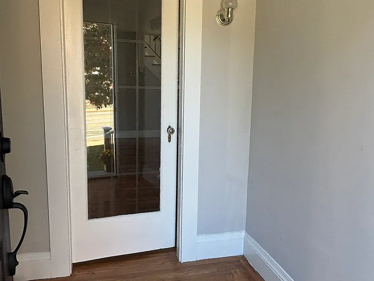 Warwick Ave — Photo 4