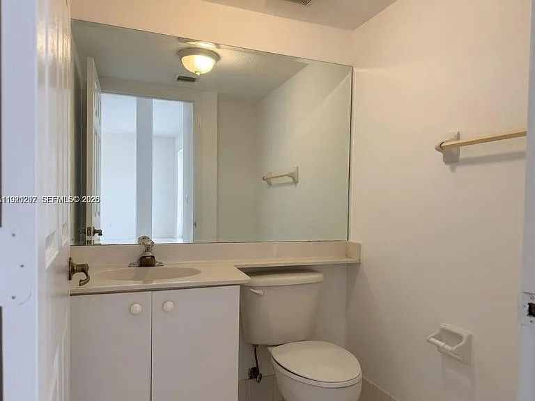 11541 NW 68th Ter — Photo 5