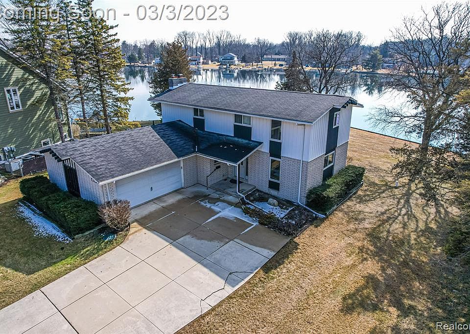 678 Ranveen Dr, White Lake, MI 48386 | Zillow