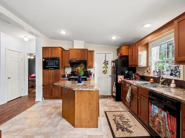 23 Zealand Park, Seabrook, NH 03874