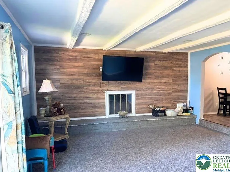 2413 S Church St — Photo 11