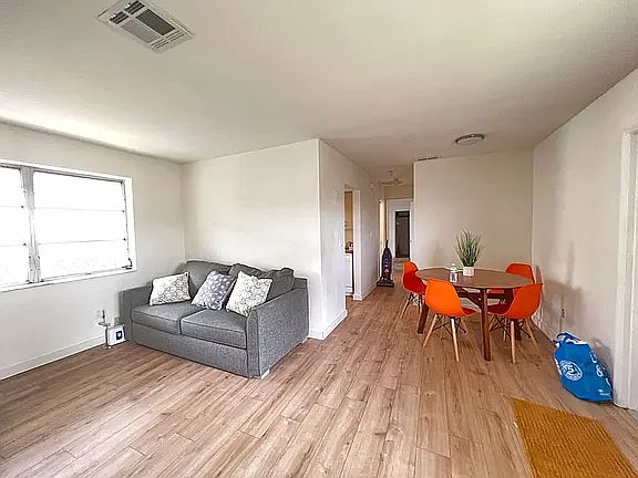 1st image of 1531 NE 51st St #A