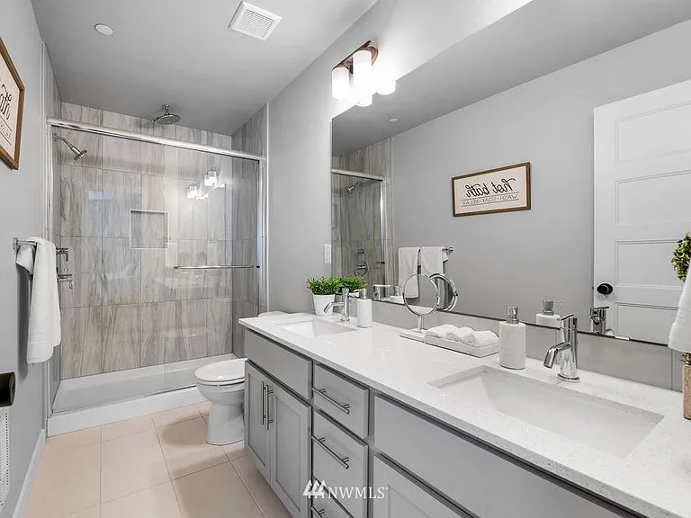 13717 Admiralty Way — Photo 23