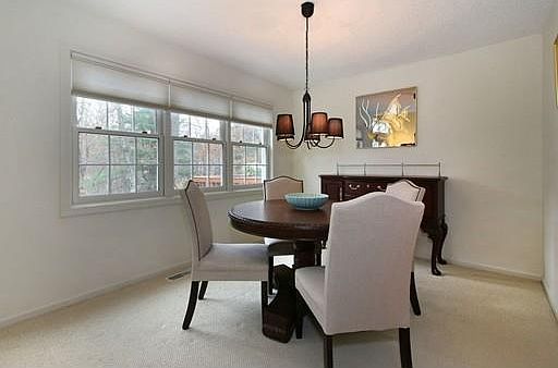 4th image of 17 Knollwood Ct