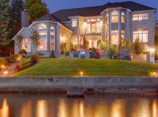 17924 Cove Ln, Mount Vernon, WA 98274
