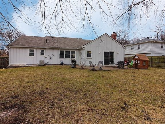 3rd image of 7809 W 96th Ter