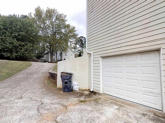 3rd image of 1311 Green Oak Cir