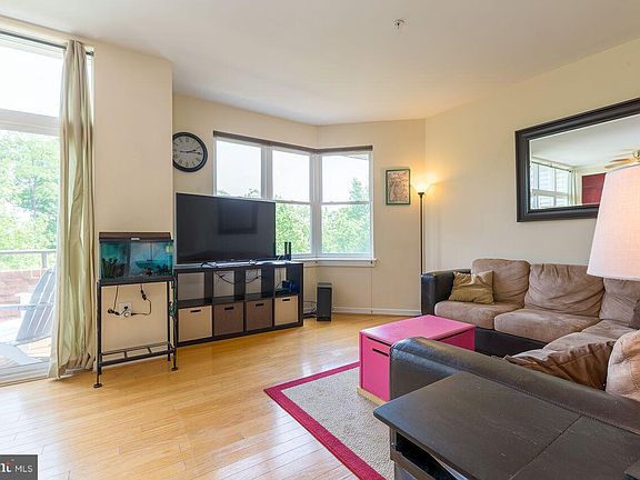 4th image of 301 S Reynolds St APT 204