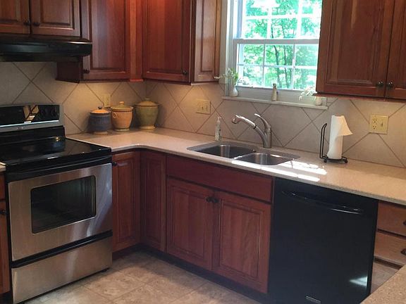4th image of 812 Embarcadero Dr