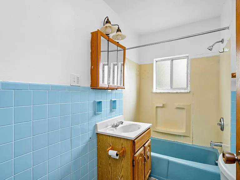 43 Lindsay Rd — Photo 6