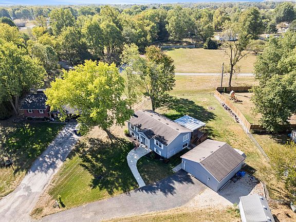 4th image of 15545 Meadowbrook Dr