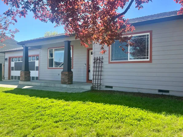 2702 Eagle Creek Dr, White City, OR 97503