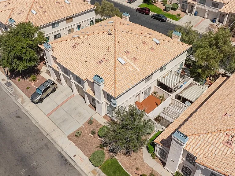 8048 W Rochelle Ave — Photo 36