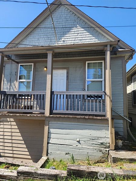 3rd image of 1637 CENTER Street