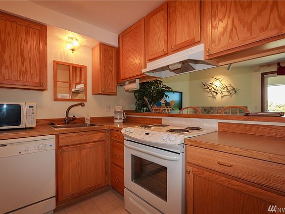 3rd image of 835 Ocean Shores Blvd NW #105