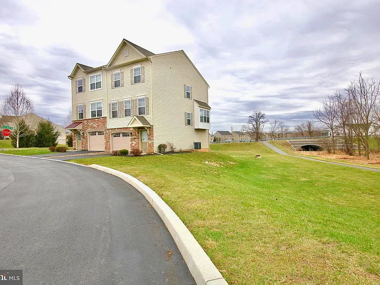 633 Keswick Ct — Photo 5