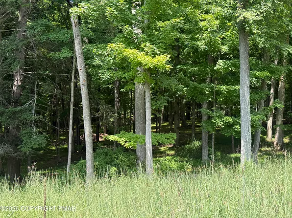 325 Milford Rd, Bushkill, PA 18324