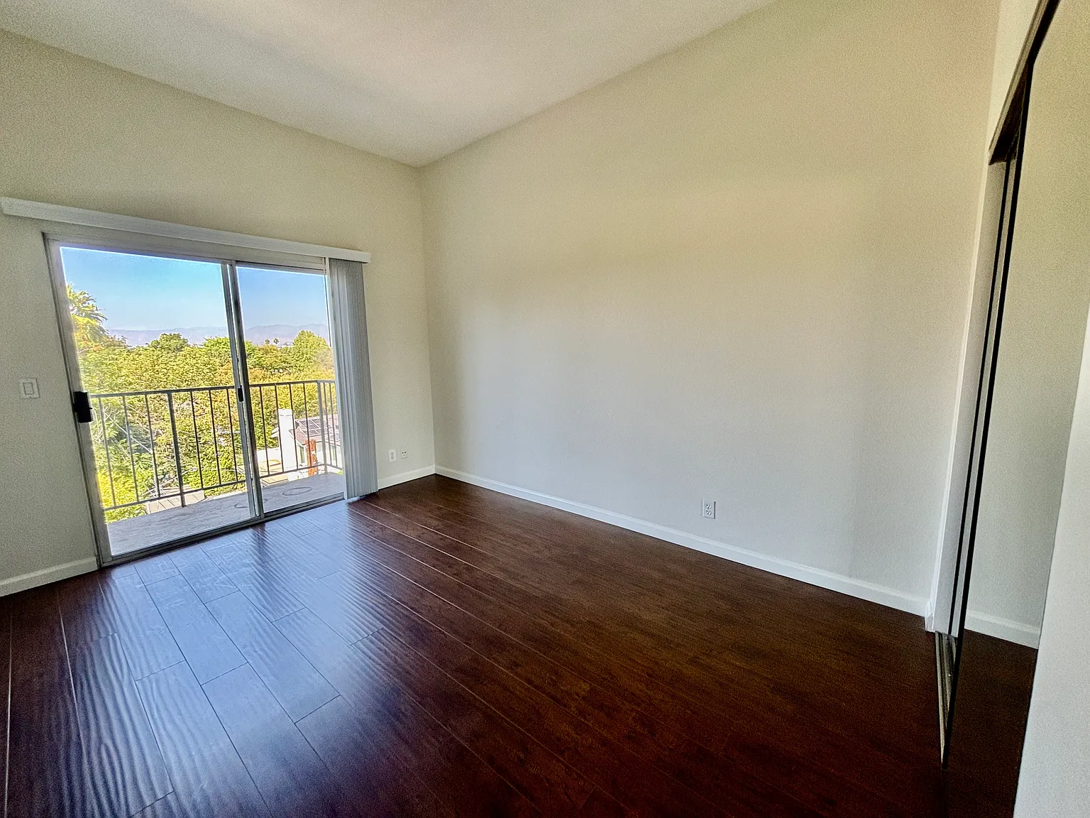 2 bed, 1000 sqft, $2,895 — Photo 4