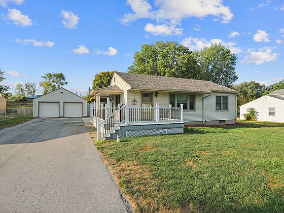 2nd image of 1125 Bluff Crest Ln