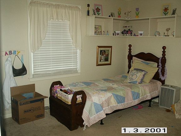 Bedroom #3 (1 of 2 pics)