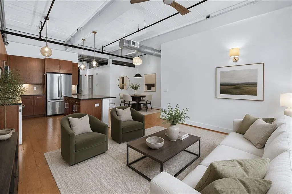 1261 Caroline St NE — Photo 4