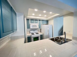 340 Flower Ln, Vista, CA 92083