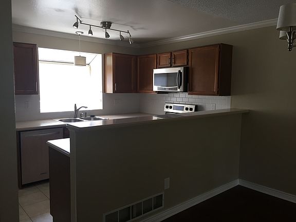 Stainless steel appliances/sink