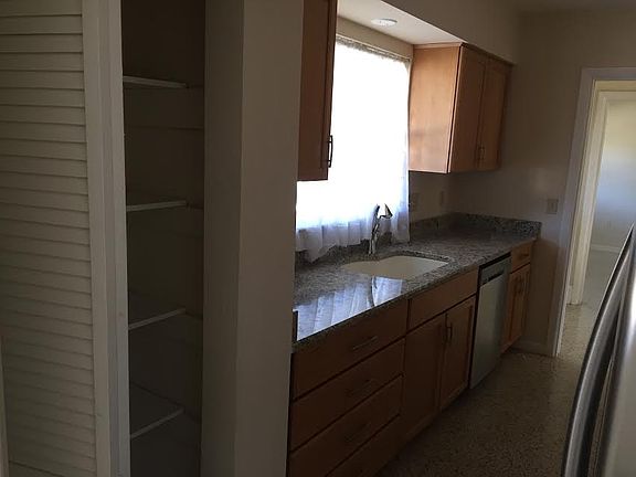 2nd image of 2550 Grove St