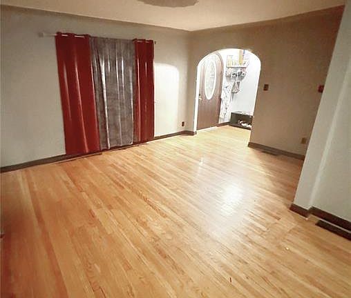 2nd image of 504 W Ripa Ave