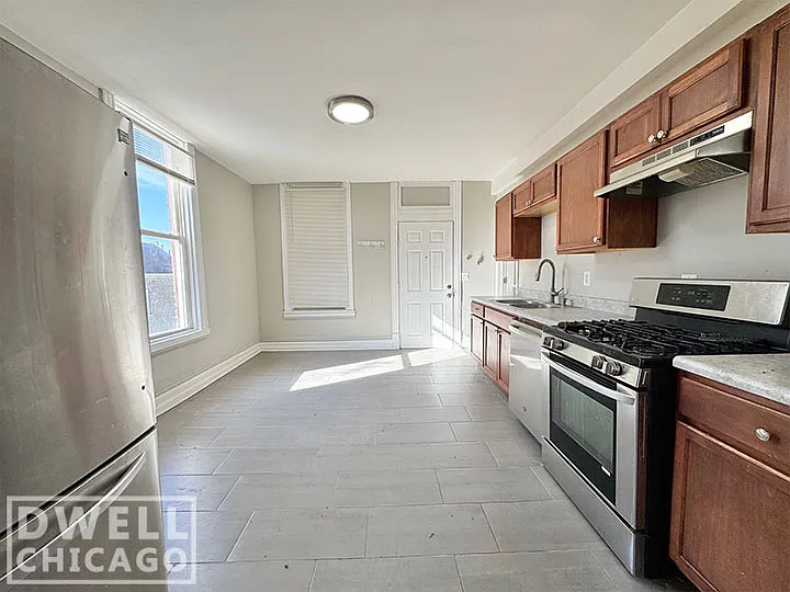 2 bed, 900 sqft, $1,295 — Photo 3