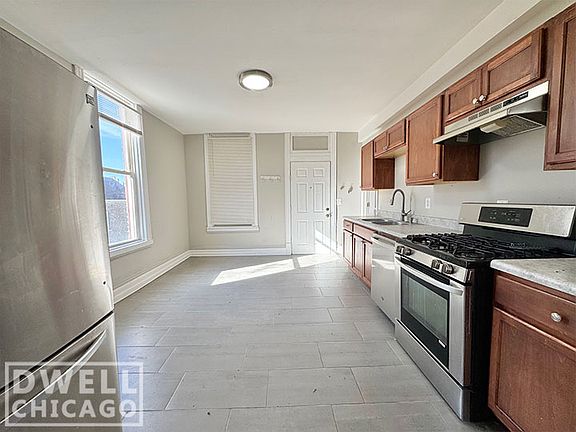3rd image of 2131 S Fairfield Ave #Ch2