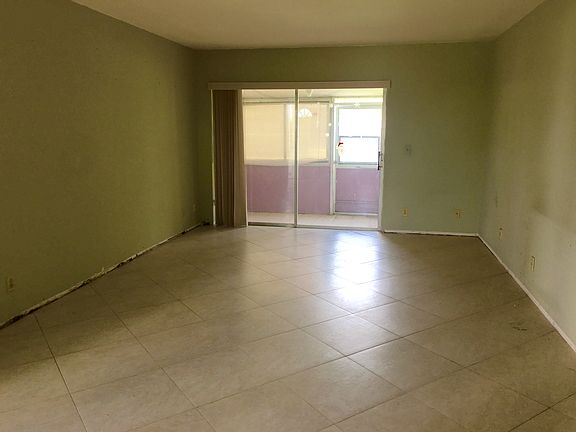 2nd image of 2611 Barkley Dr W APT B