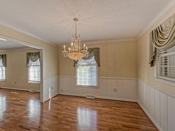4th image of 150 Lawndale Dr